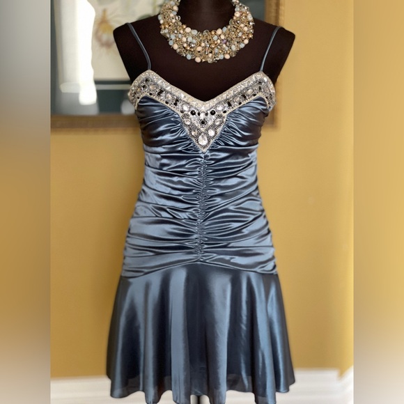 Party dress - Picture 3 of 9